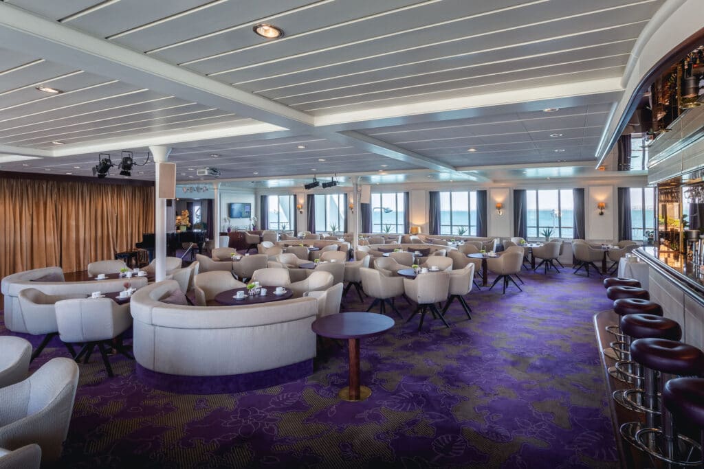 Viva-Cruises-MS-Seaventure-Club-Bar-Seaventure-Cruise-Cruiseschip