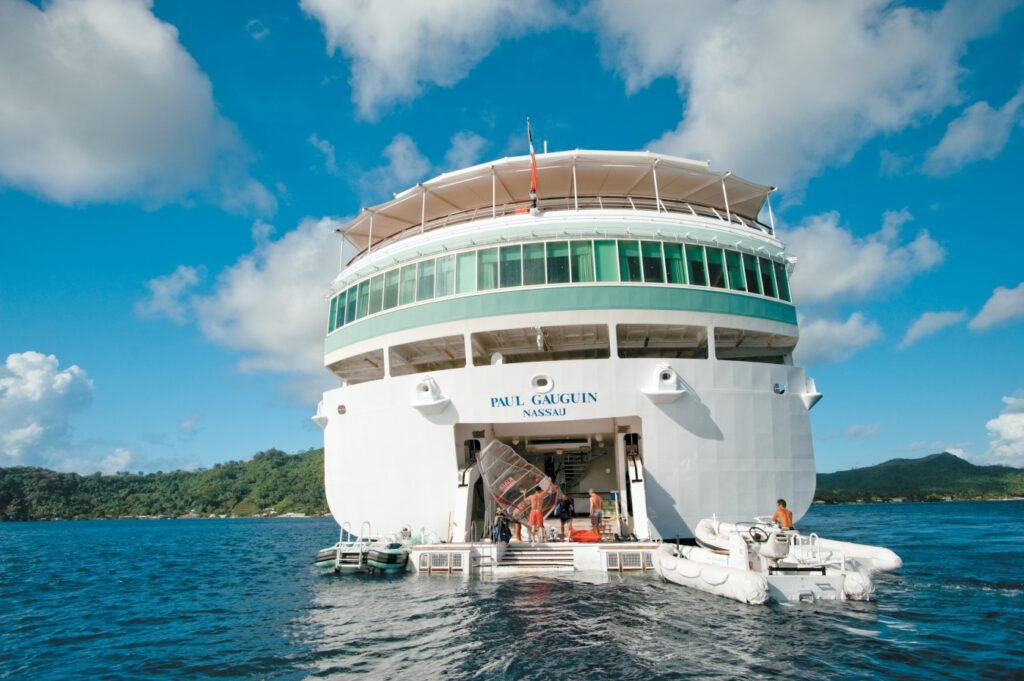 Paul Gauguin Marina Cruise Cruiseschip Watersport