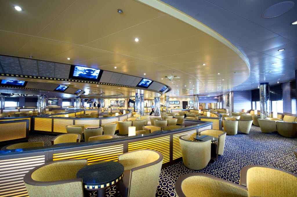 Cruiseschip-Azura-P&O Cruises-Lounge