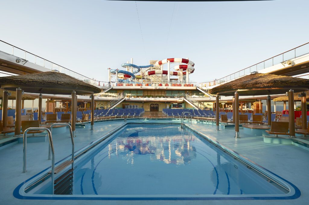 Cruiseschip-Carnival Horizon-Carnival-Pool Deck