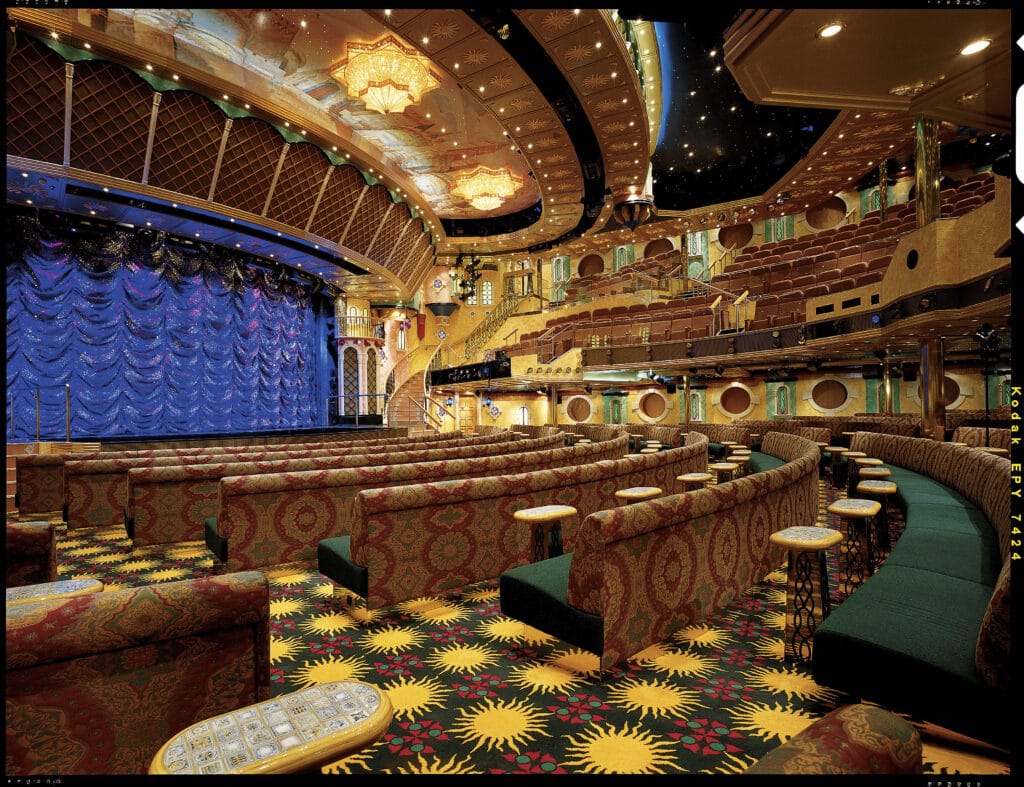 Cruiseschip-Carnival Legend-Carnival-Theater