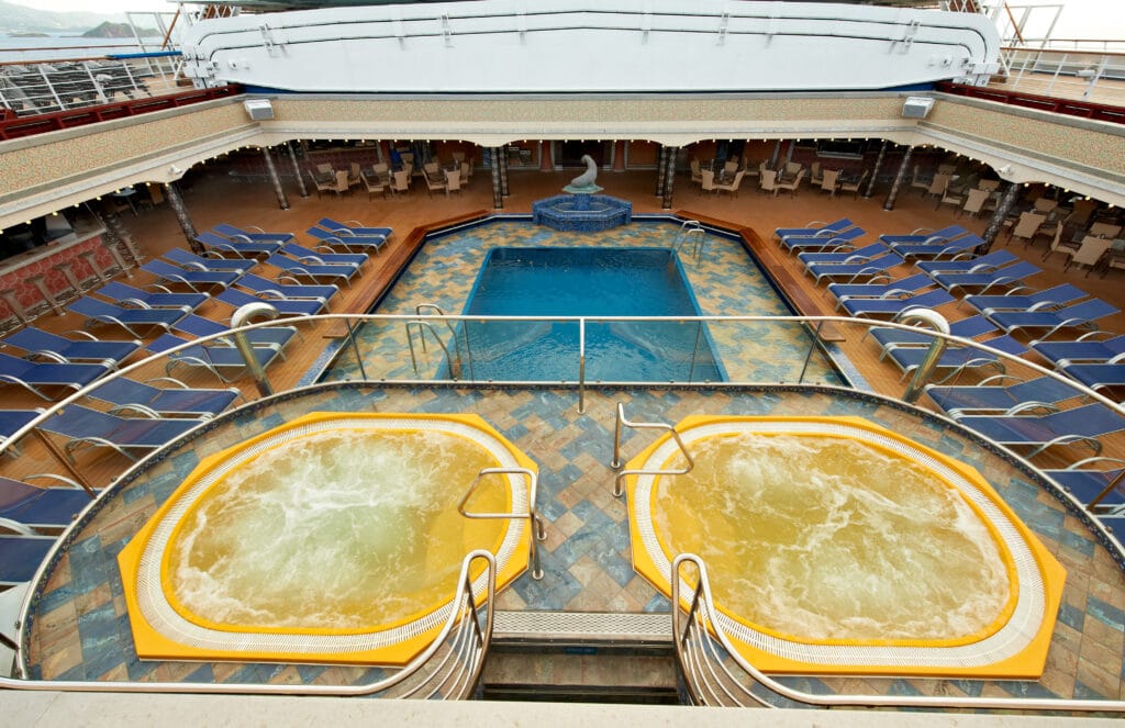 Cruiseschip-Carnival Liberty-Carnival-Pool