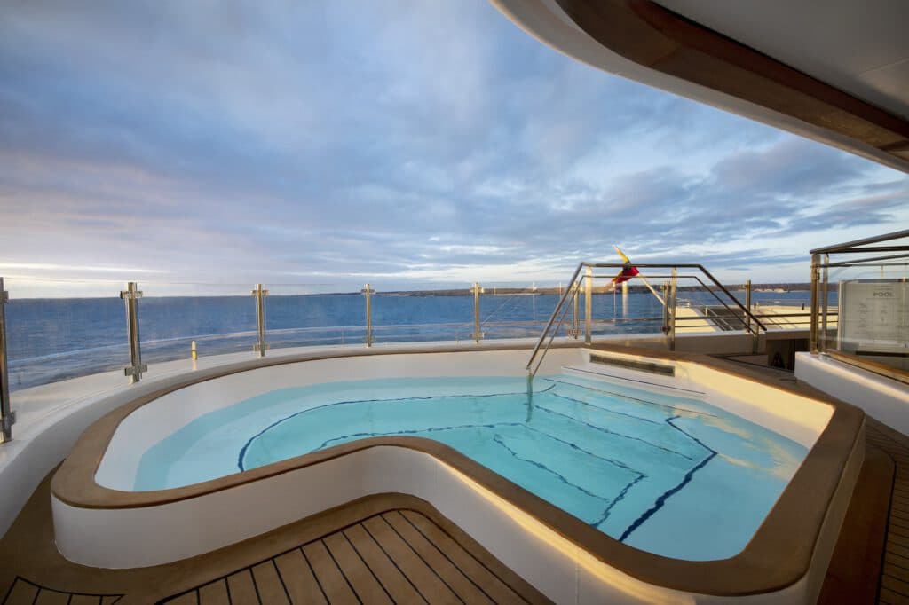 Cruiseschip-Celebrity Flora-Celebrity Cruises-Zwembad Sunset Deck