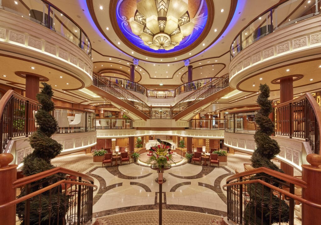 Cruiseschip-Queen Elizabeth-Cunard-Crand Lobby