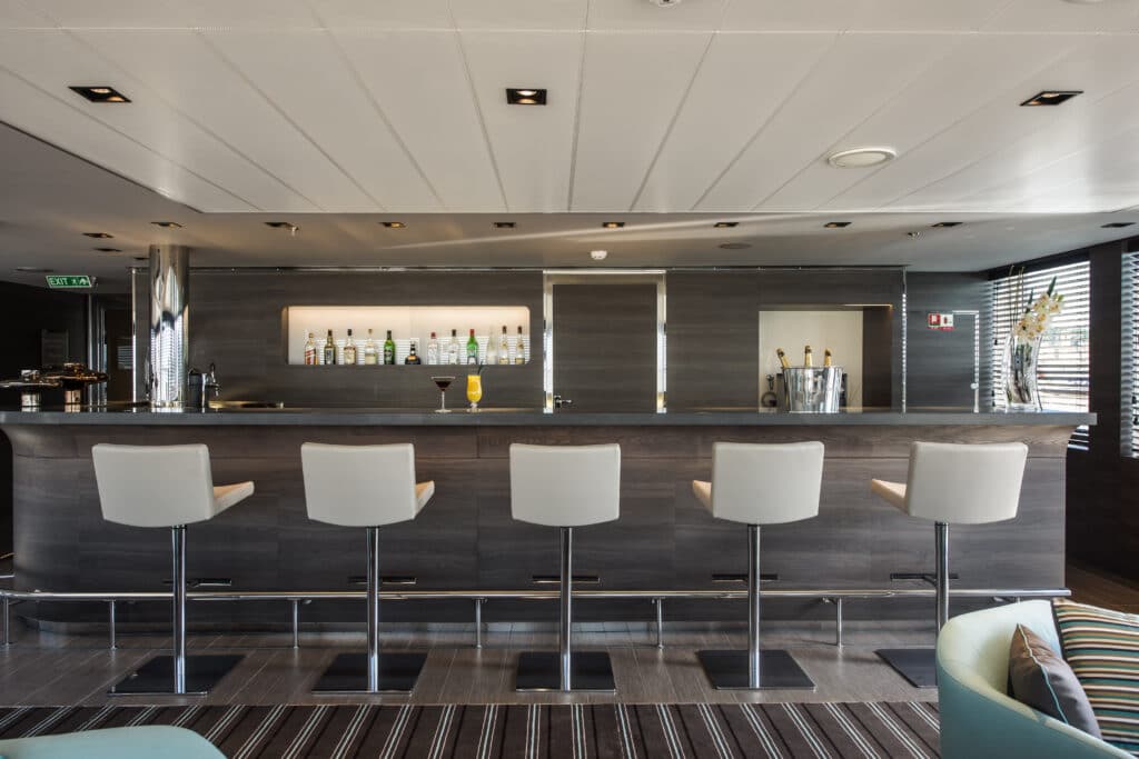 Cruiseschip-Le Soleal-Ponant Yacht Cruises-Bar Lounge