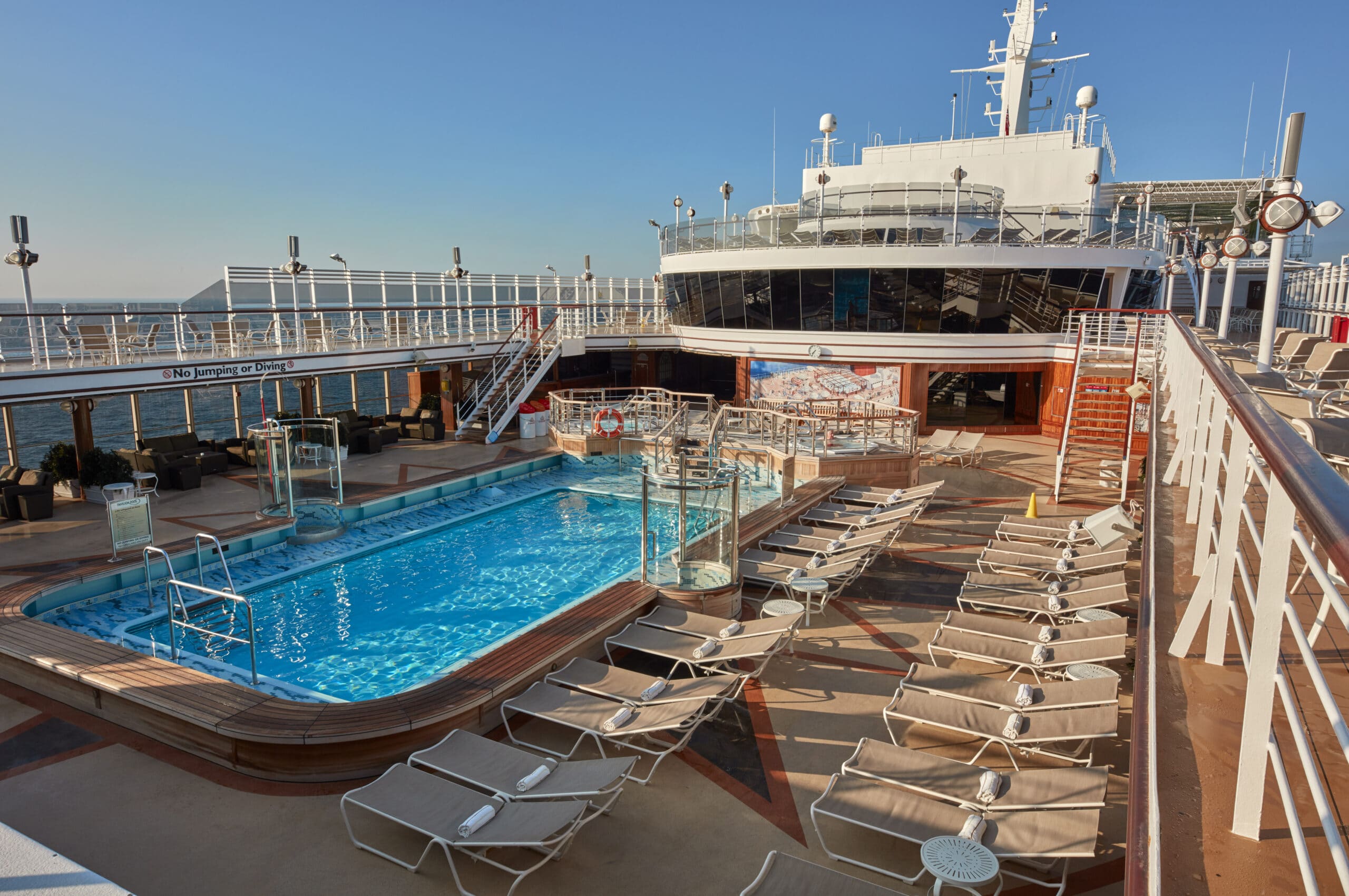 Cruiseschip-Queen Elizabeth-Cunard-Lido Pool