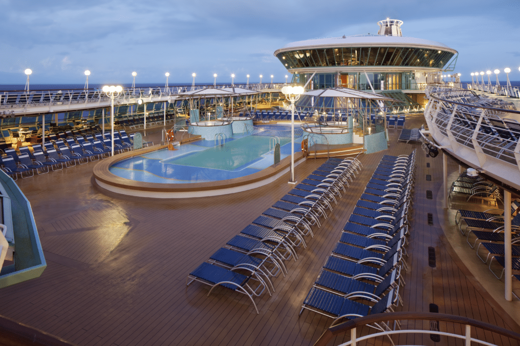 Cruiseschip-Enchantment of the Seas-Royal Caribbean International-Zwembad Deck