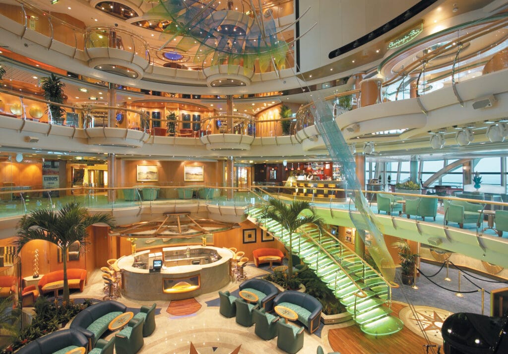 Cruiseschip-Brilliance of the Seas-Royal Caribbean International-Atrium