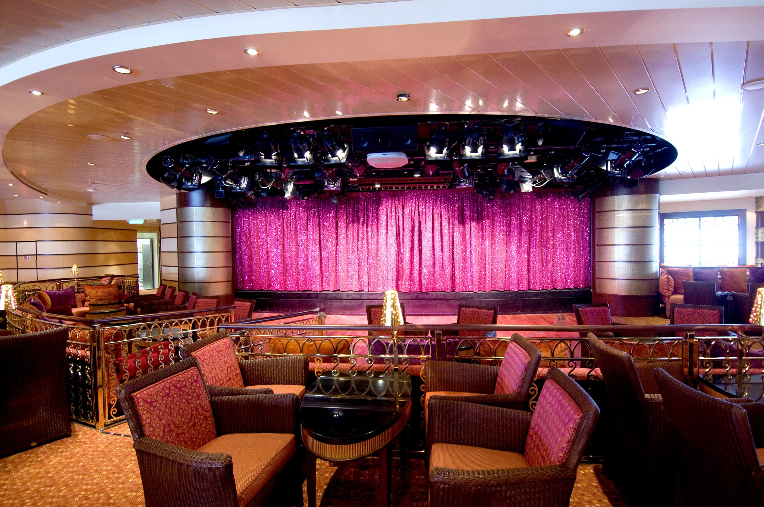 Ventura-P&O Cruises--Bar Lounge Tamarind