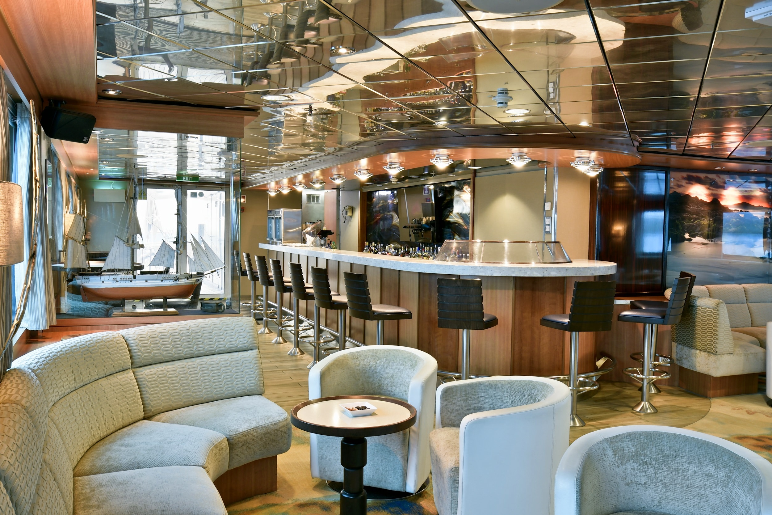 Cruiseschip-Celebrity Xpedition-Celebrity Cruises-Discovery Lounge