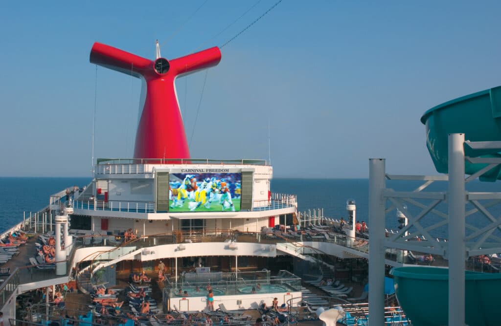 Cruiseschip-Carnival Freedom-Carnival--Deck