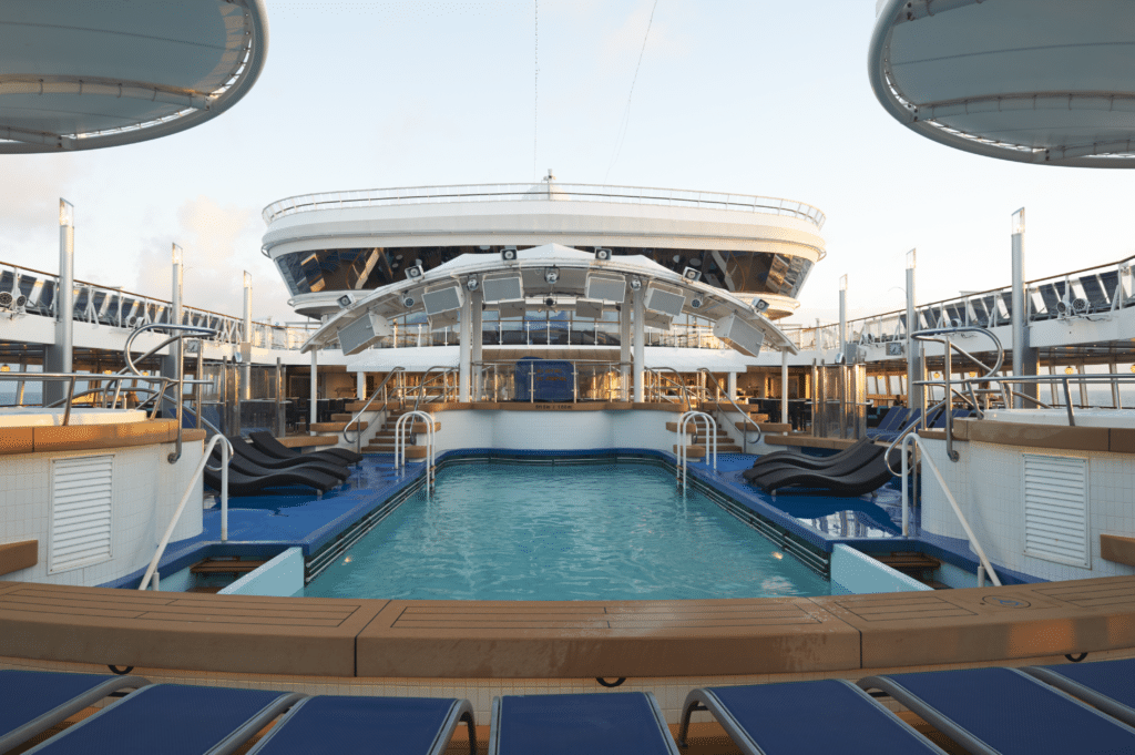 Cruiseschip-Norwegian Dawn-Norwegian Cruise Line-Zwembad