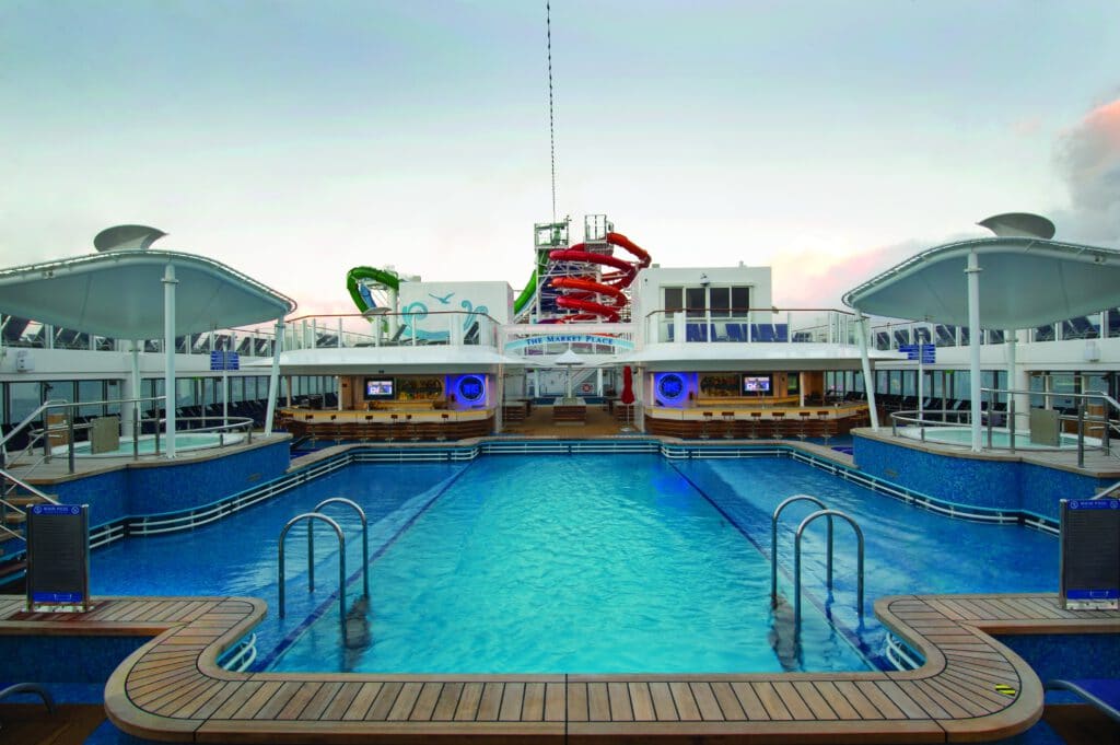 Cruiseschip-Norwegian Getaway-Norwegian Cruise Line-Zwembad