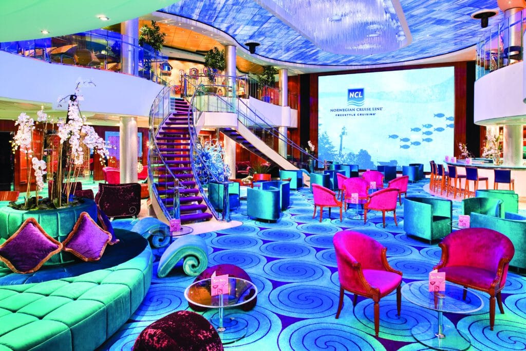 Cruiseschip-Norwegian Pearl-Norwegian Cruise Line-Atrium