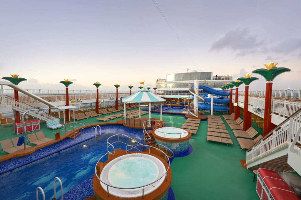 Cruiseschip-Norwegian Gem-Norwegian Cruise Line-Zwembad Deck