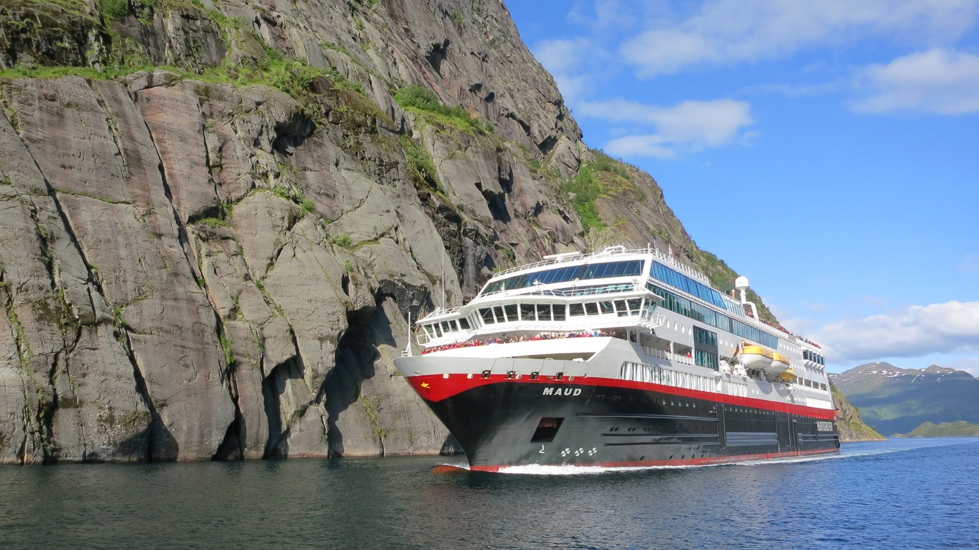 Cruiseschip-Hurtigruten-MS Maud-schip-Schip