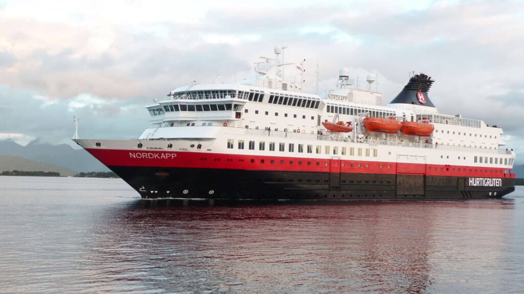 Cruiseschip-Hurtigruten-MS Nordkapp-schip-Schip