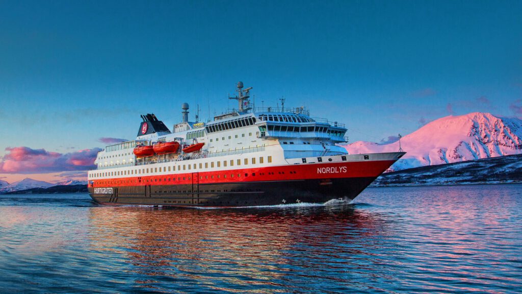 Cruiseschip-Hurtigruten-MS Nordlys-Schip-Schip