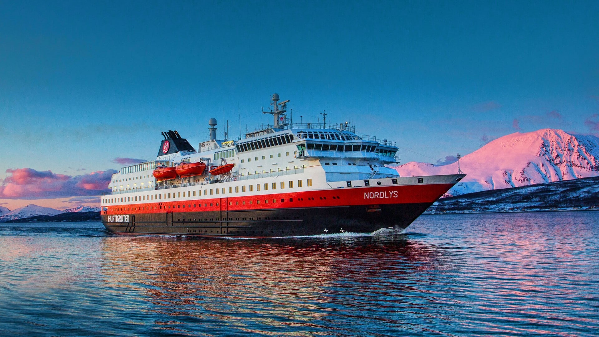 Cruiseschip-Hurtigruten-MS Nordlys-Schip-Schip