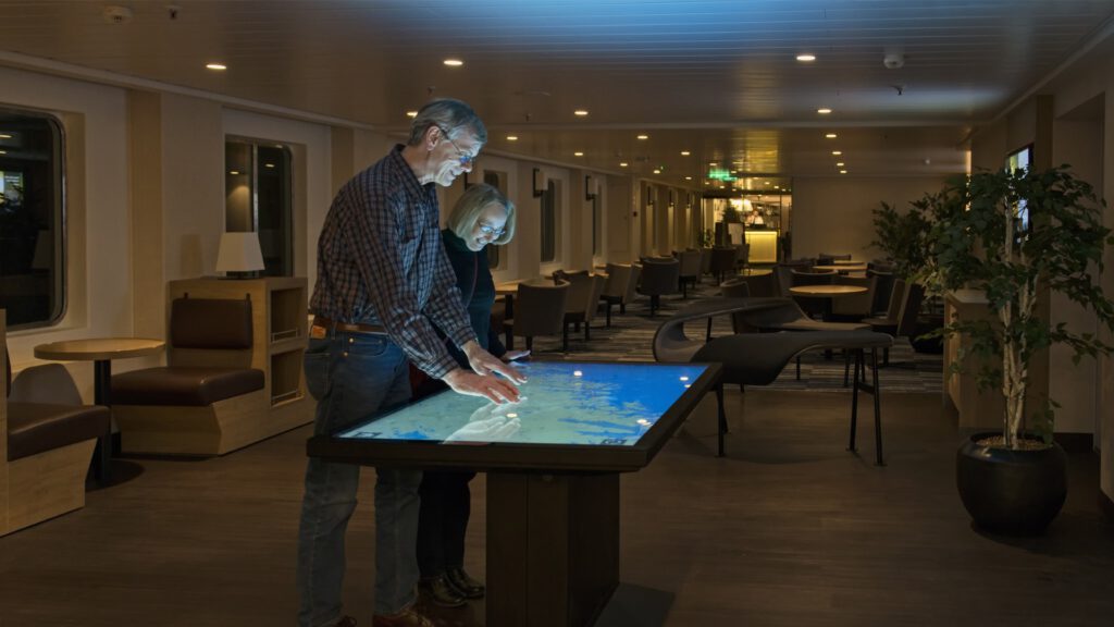 Cruiseschip-Hurtigruten-MS Richard With-schip-Interactive Tafel
