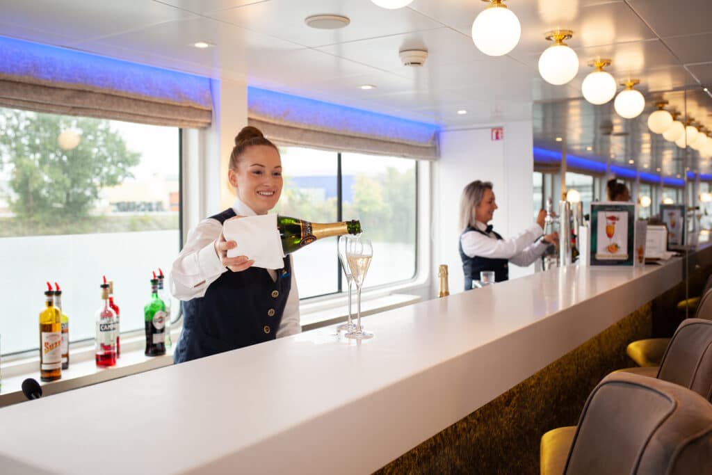 Rivierschip-CroisiEurope-MS Victor Hugo-Cruise-Bar
