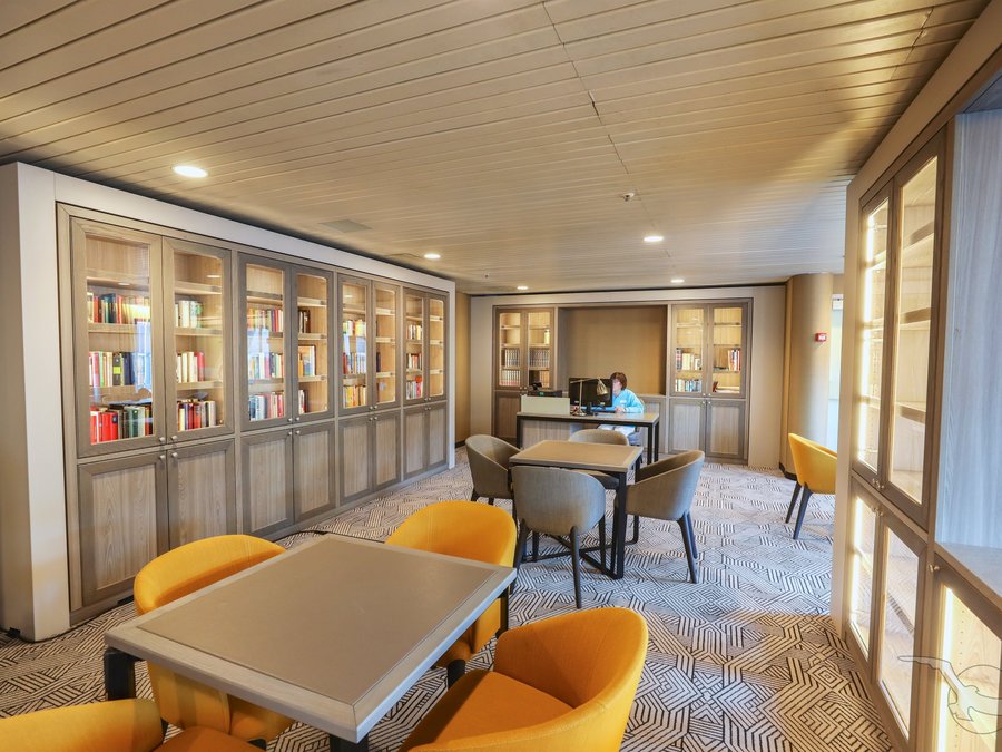 Phoenix-Reisen-Artania-Cruise-Cruiseschip-Bibliotheek