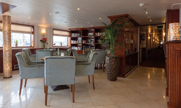 plantours-kreuzfarten-ms-vistaclassica-cruise-rivierschip-lobby