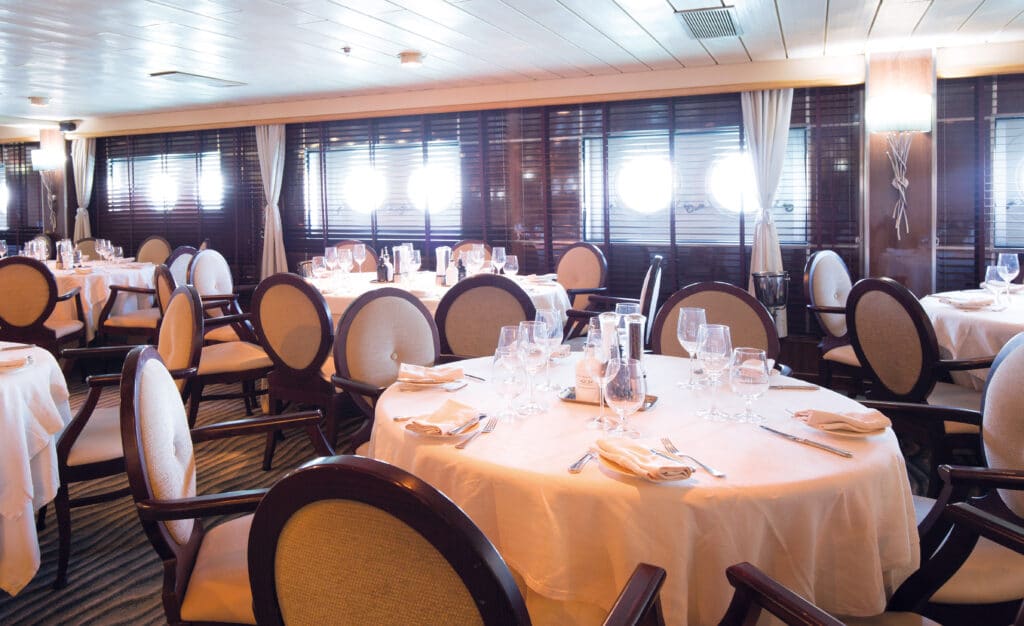Cruiseschip-CroisiEurope-La-Belle-des-Oceans-Cruise-Restaurant