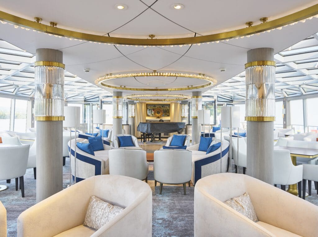 Crystal-Rivier-Cruises-Crystal-Bach-Palm_Court