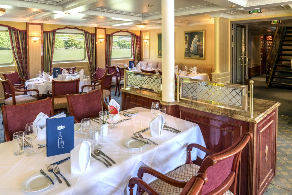 Rivierschip-Nicko Cruises-MS Casanova-Rivierschip-Cruise-Restaurant (2)