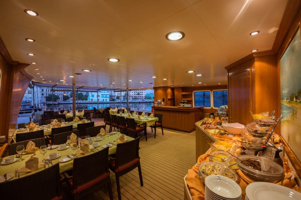 Cruiseschip-Variety Cruises-MS Panorama II-Cruises-Restaurant