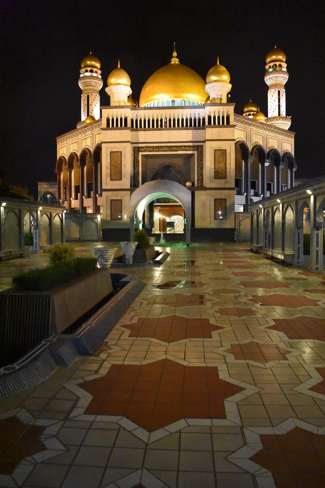 brunei-Bandar-Seri-Begawan-jame-asr-hassanil-bolkiah-mosque-4527996_1920.jpg