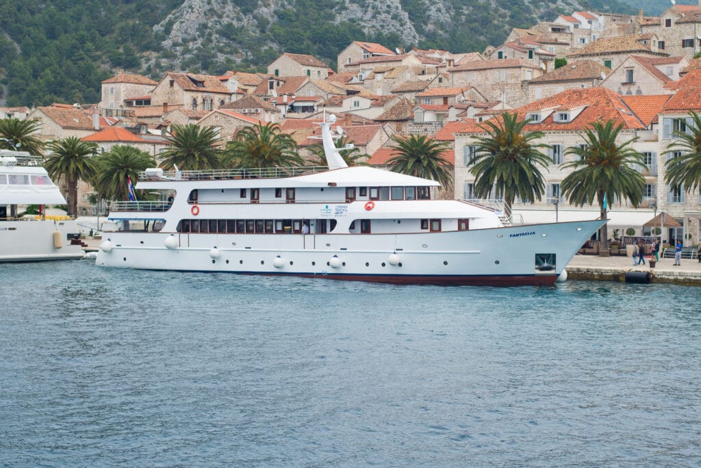 Cruiseschip-Katarina Line-Fantazija-Deluxe-Cruises-Schip