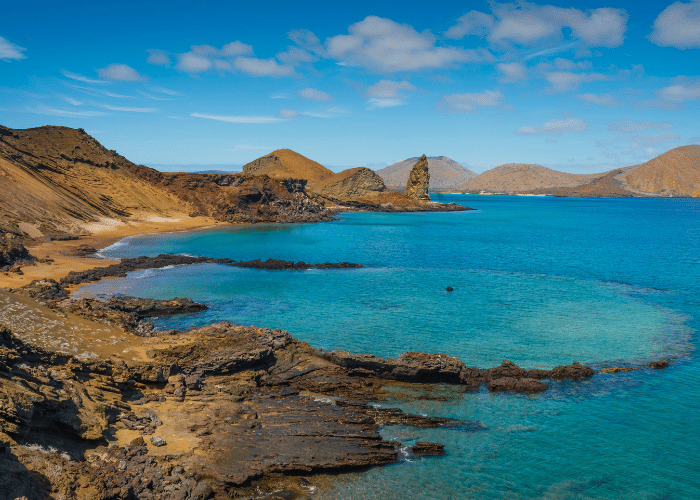 Galapagos-Eilanden-Bartolome-Cruise-haven-eiland-overzicht