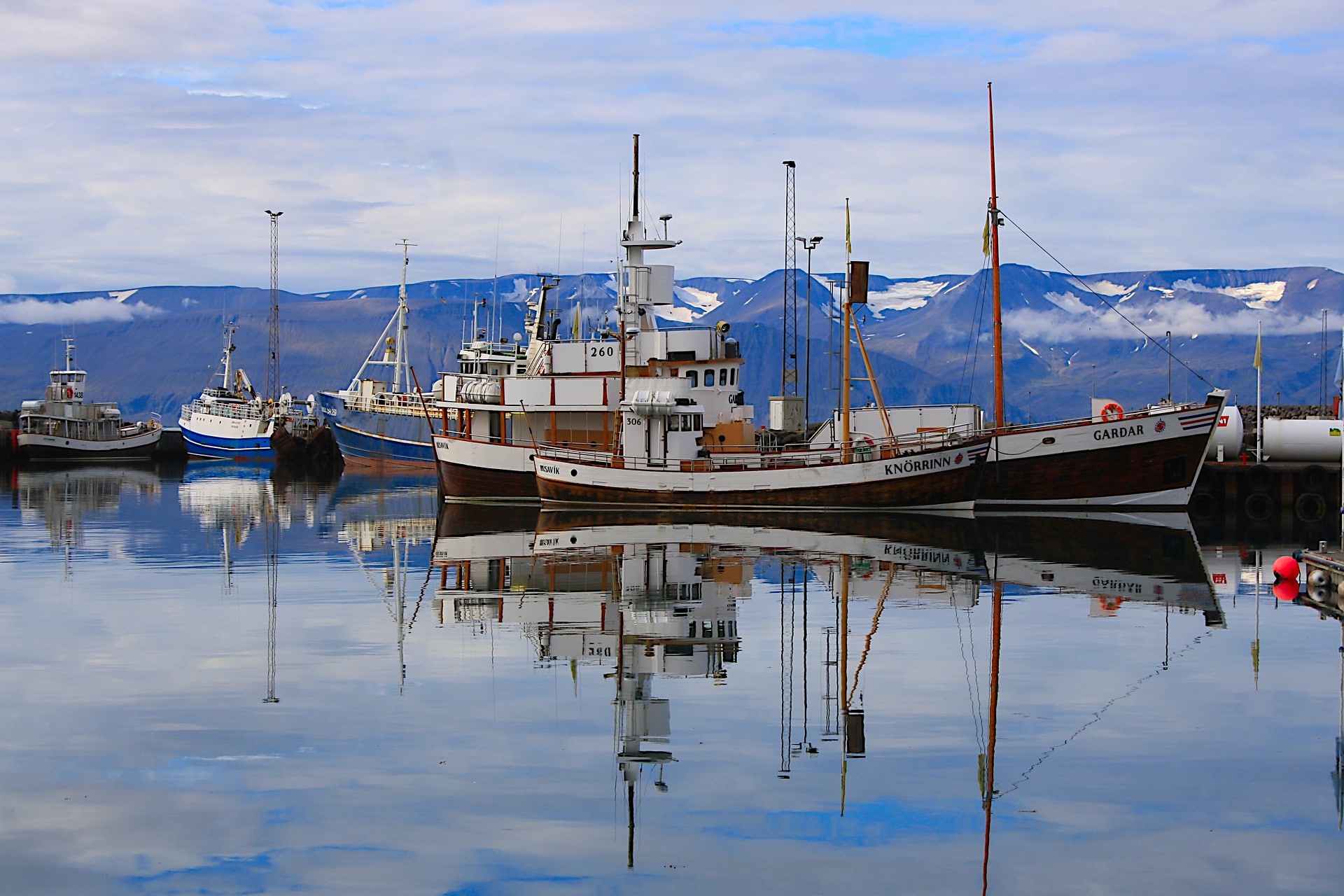 IJsland-Akureyri-cruise-haven-haventje-vissersboten