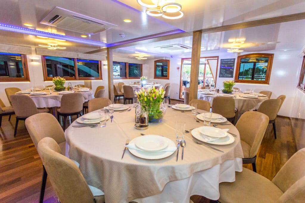 Cruiseschip-Katarina Line-Aquamarin-Deluxe-Cruises-Restaurant
