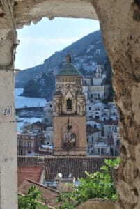 Italie-Amalfi-Cruise-haven-uitzicht-kerk