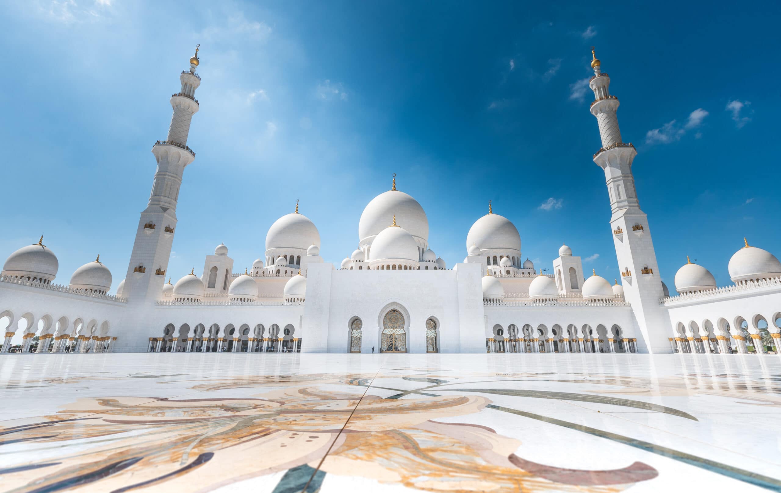 Verenigde-Arabische-Emiraten-Abu-Dhabi-cruise-haven-moskee