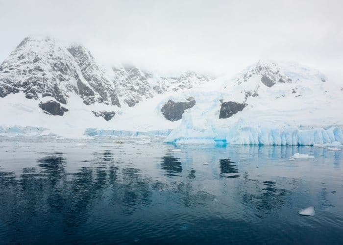 Antarctica-paradise-bay-zee-ijsberg