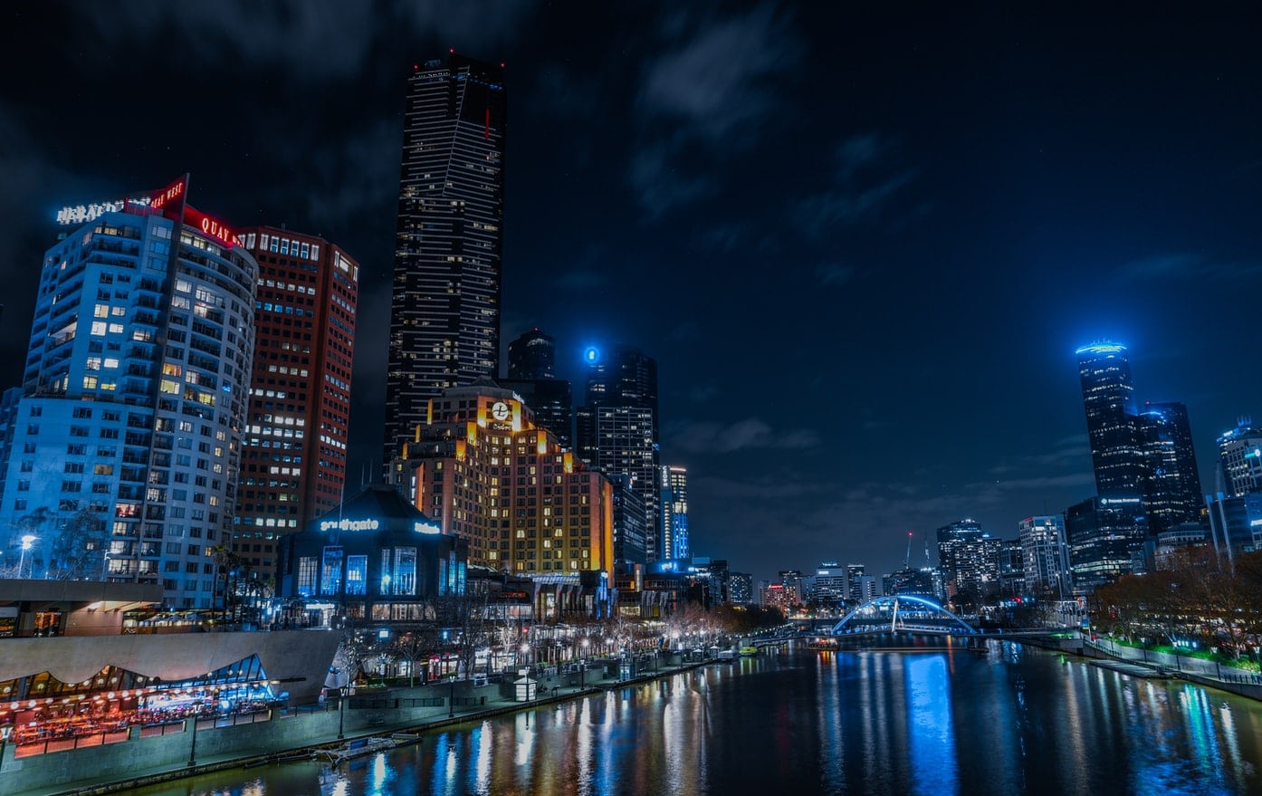 Australië-melbourne-rivier-gebouwen-nacht