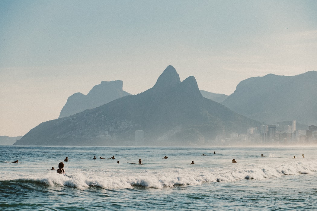 Brazilie-porto-belo-zee-surfen