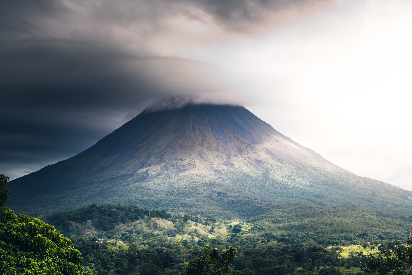 Costa-Rica-puerto-limon-vulkaan-natuur