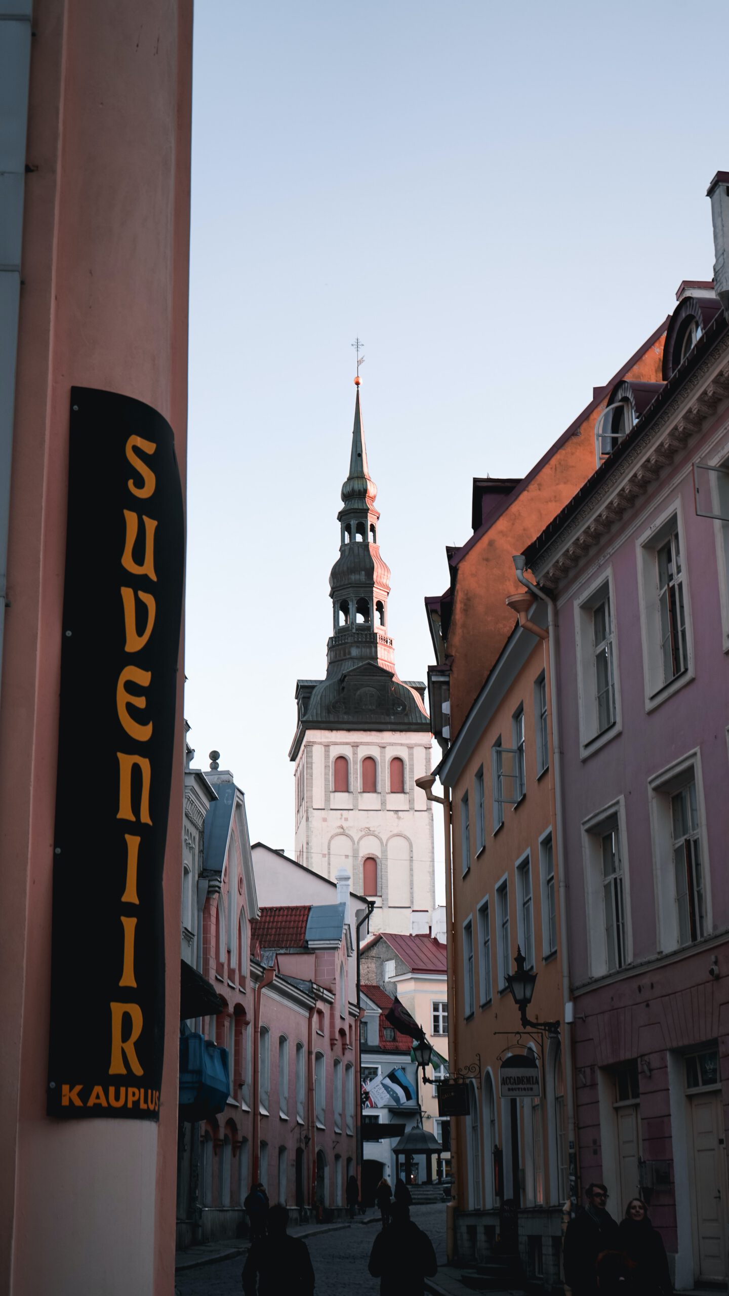 Estonia-Tallinn-souvenir-kerk-winkels