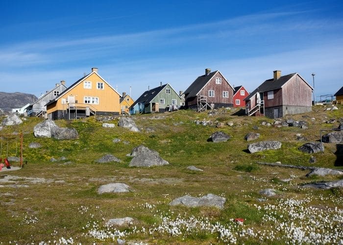 Groenland-nanortalik-huizen-kleuren.jpg