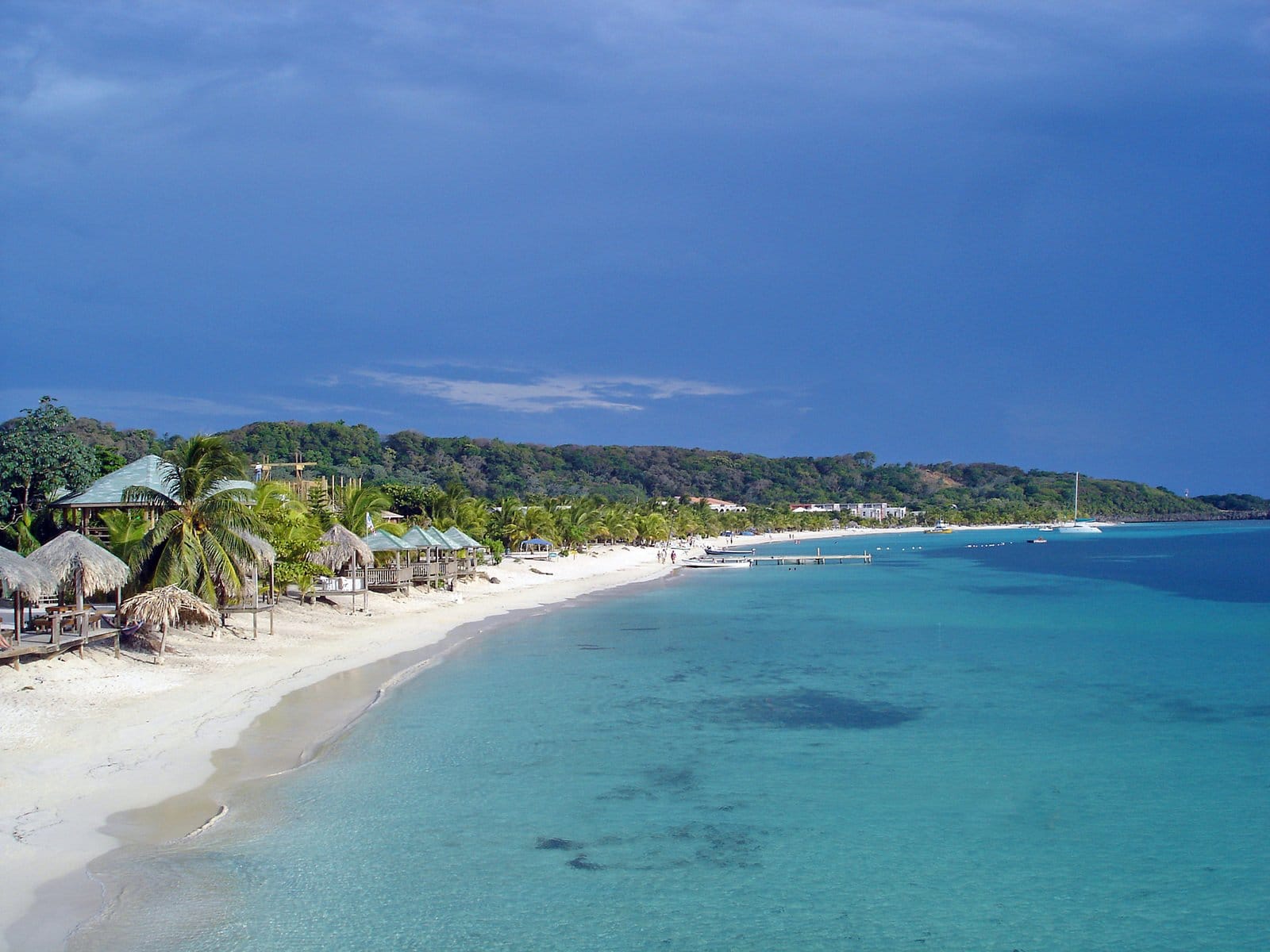 Honduras-roatan-strand-zee
