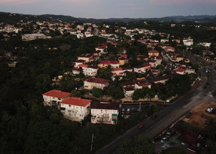 Jamaica-montego-bay-huizen-stad-uitzicht.jpg