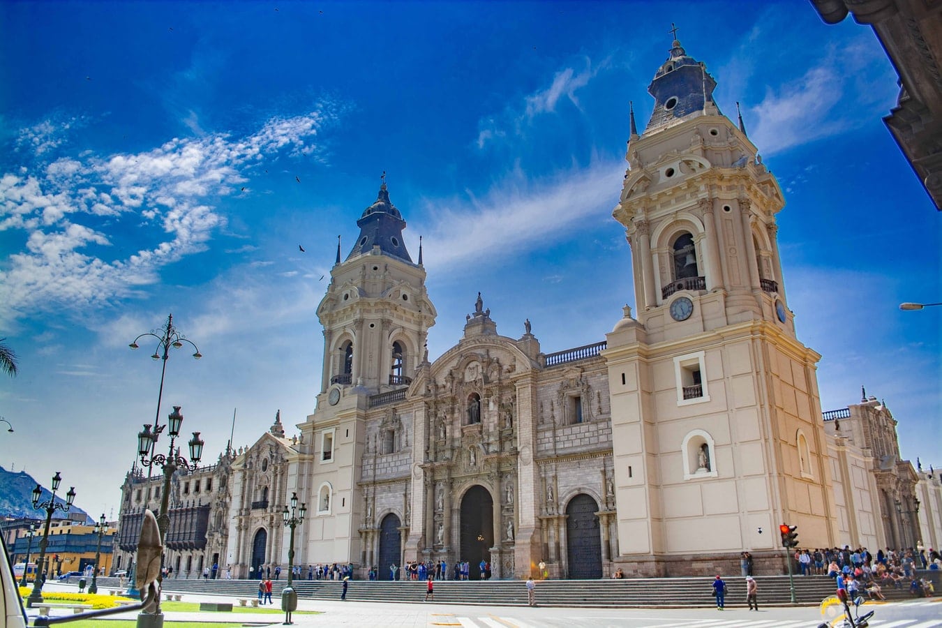 Peru-salaverry-lima-gebouw-plein