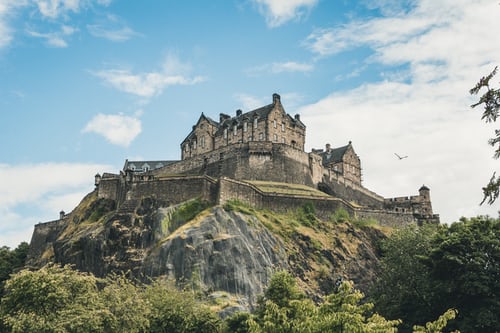 Schotland-edinburgh-uitzicht-stad-kasteel-rots