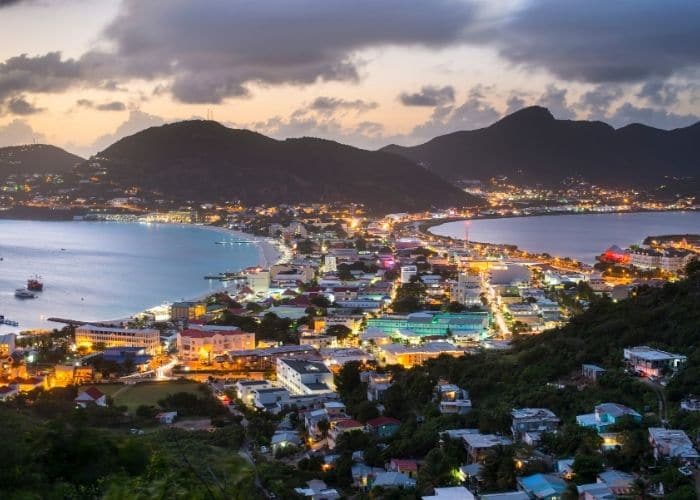 Sint-Maarten-philipsburg-zonsondergang-stad-uitzicht
