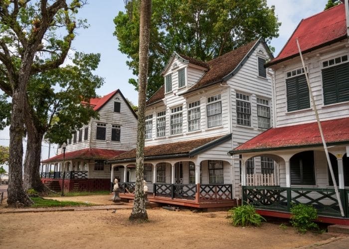 Suriname-paramaribo-huizen-architectuur
